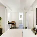 Nice Apartment Renovated And Bright Street Side
