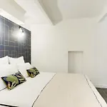 Nice Apartment Renovated And Bright Street Side