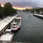 Rooms In Apartment In Paris