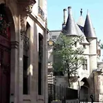 Golden Braque: Luxury Meet History