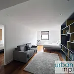 Urban Flat 168 - Spacious 1-Bedroom Apartment In Paris