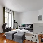 Eiffel Tower & Champ De Mars - 2Br - Cityapartmentstay