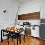 Eiffel Tower & Invalides - 1Br - Cityapartmentstay