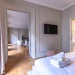 Arc De Triomphe Luxury 3 Bed 3,5 Bath