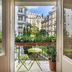 Paris Chic Trocadero