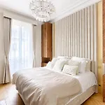 Artistic Luxury 3-Bedroom Apartment - Champs-Elysees