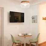Charming Apartment For 2 In The Heart Of Paris