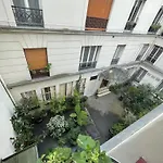 Spacious And Convenient 2 Bedroom Flat In Paris Centre