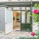 Little boudoir of Champs-Elysées