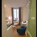 Paris Apartment With Room Near Tour Eiffel