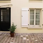 Luxury Apartment In The Golden Triangle - Paris