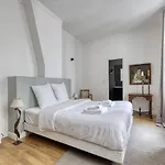 Spacious Typical Parisian Flat - Paris Le Marais