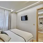 Apartment Le Marais Place Des Vosges By Studio Prestige