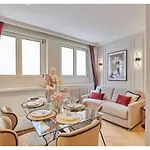 Eiffel Tower Apartment Invalides