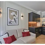 Eiffel Tower Apartment Invalides