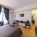 Private Studio - Avenue Des Champs-Elysees
