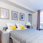 Families And Friends - Center - 110 Sqm