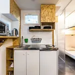Pretty 25 M2 In A Lively District