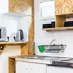 Pretty 25 M2 In A Lively District