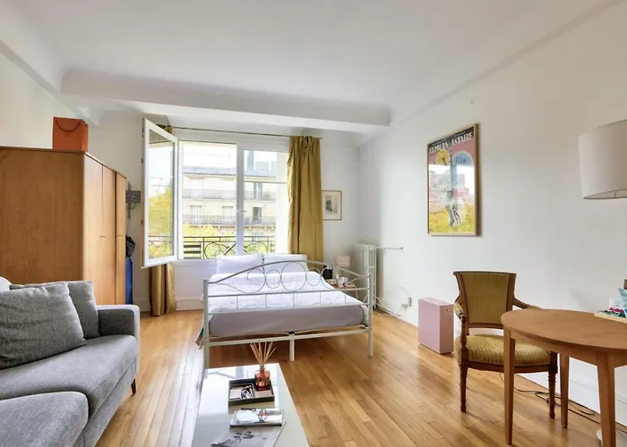 Bright Accommodation For 4 Near The Eiffel Tower