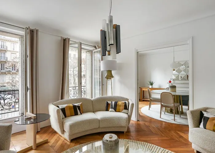 2 Bedroom Luxurious Apartment Next To Arc De Triumphe