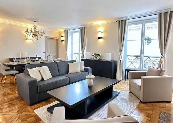 Saint-Germain-Des-Pres Sumptuous Apartment