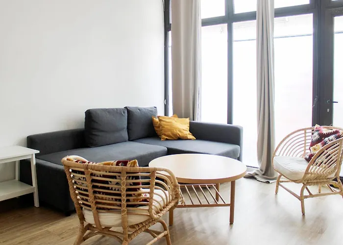 Spacious Appt Close To Place Monge