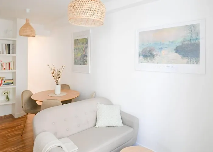 We Parisian The Marais Cozy Home
