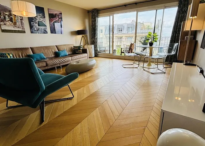 Apt Buttes Chaumont Vue Paris