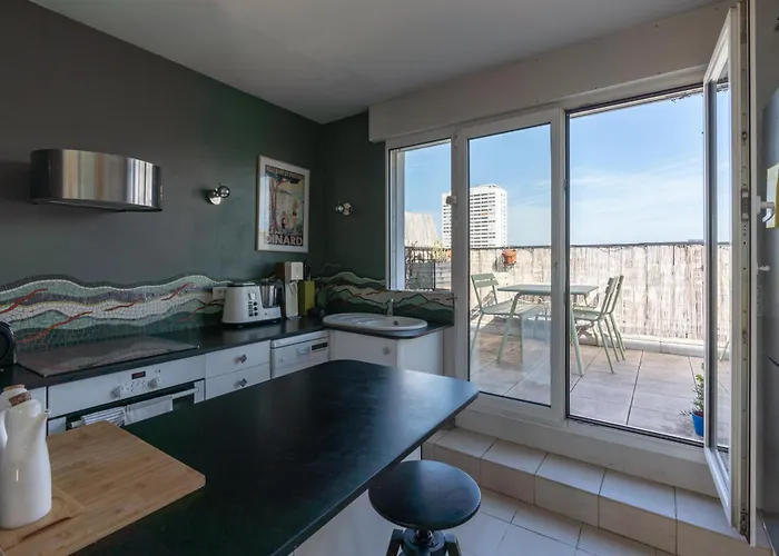Breathtaking 2Bd Apartment Roof-Top Patio 19E!