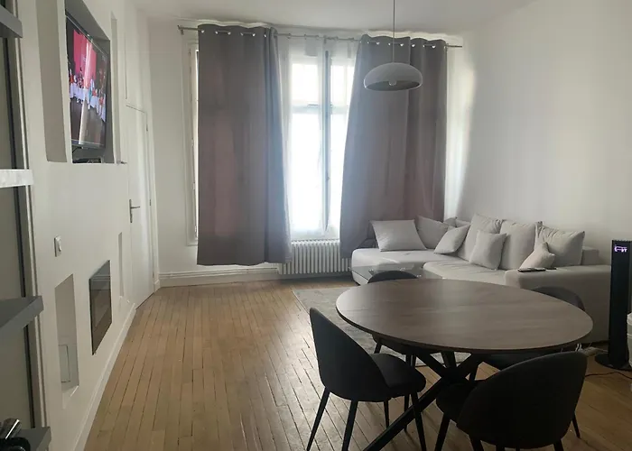 Two-Bed Apartment - Saint-Lazare