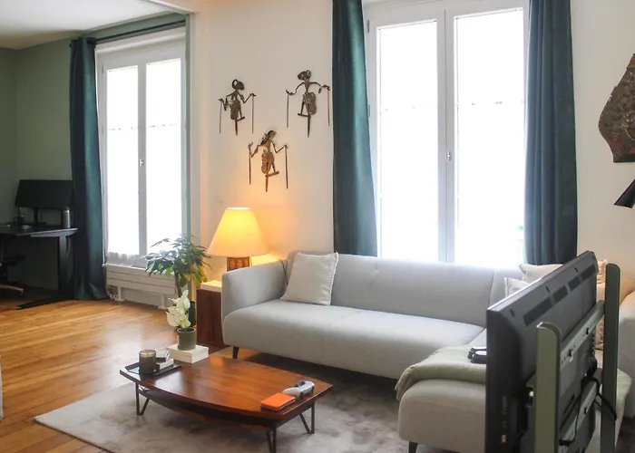 Charming 2-Bedroom Apartment In The 16