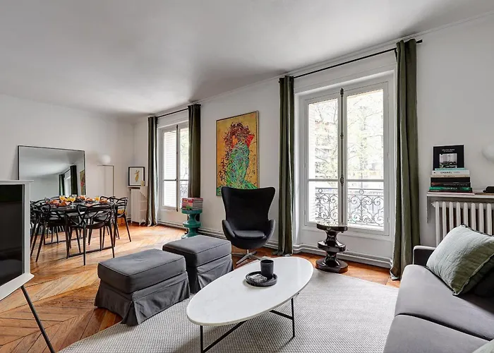 Eiffel Tower & Champ De Mars - 2Br - Cityapartmentstay