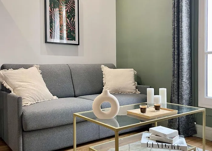 Eiffel Tower Stylish Retreat