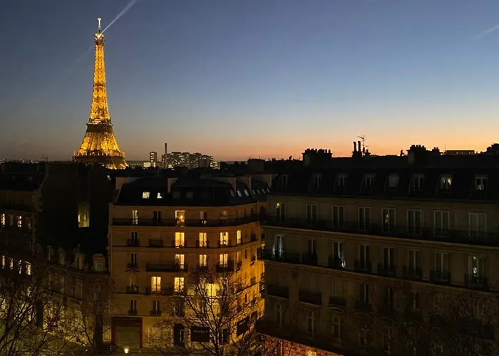 12M2 Room With View On Eiffel Tower