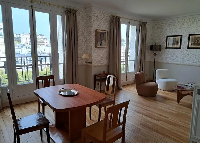 Bright & Elegant Appartment With View Over Invalides, Near St Germain Des Pres
