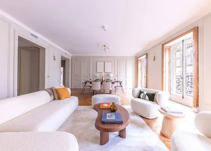 Arc De Triomphe Luxury 3 Bed 3,5 Bath
