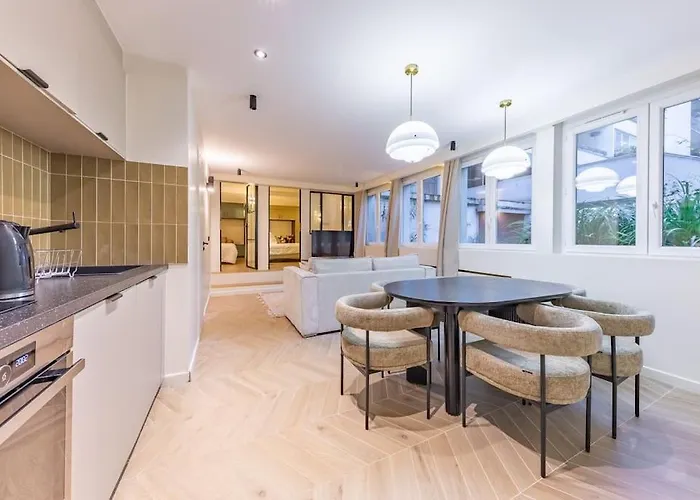 New Spacious 4 Star Family Apartment In Chic 16Th District