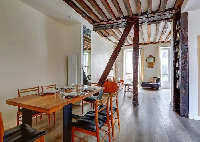 Splendeur Et Espace Au Coeur Du Marais