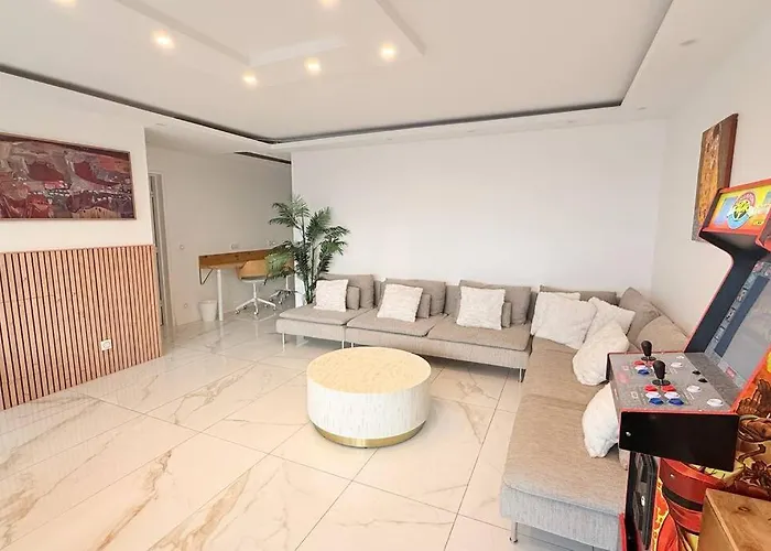 Nice Apartment With Amazing View Of Paris With Private Parking
