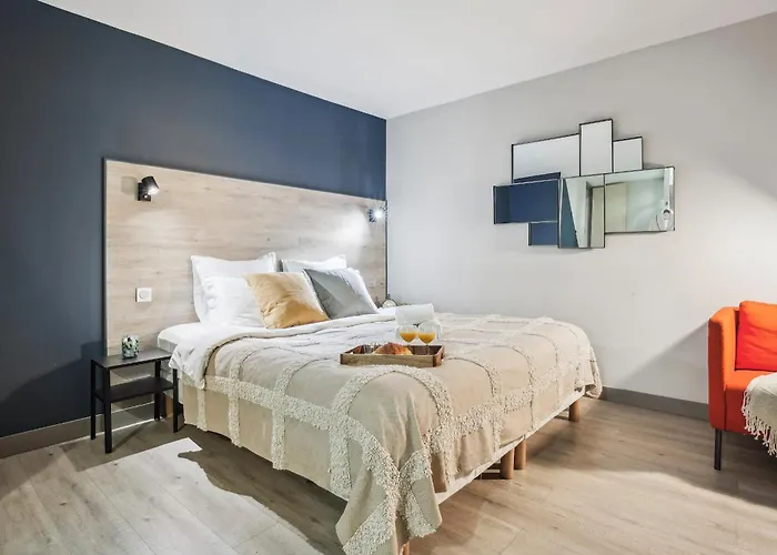 Eiffel Tower & Invalides - 1Br - Cityapartmentstay