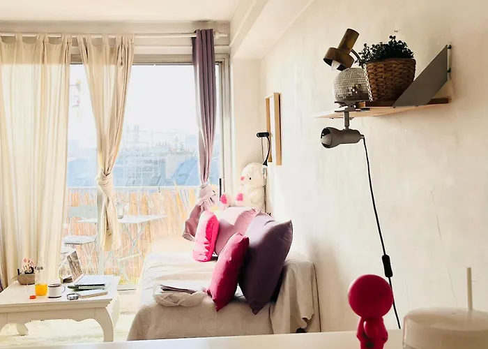 Amazing Eiffel Views At Cool Central Area