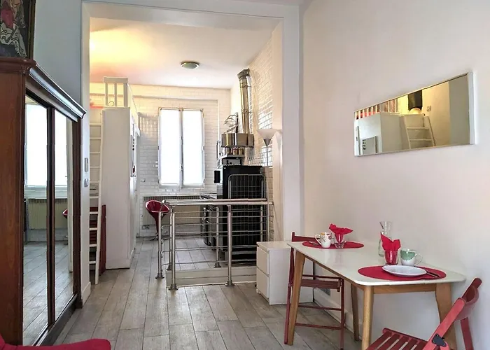 Duplex And Private Patio At Eiffel Tower