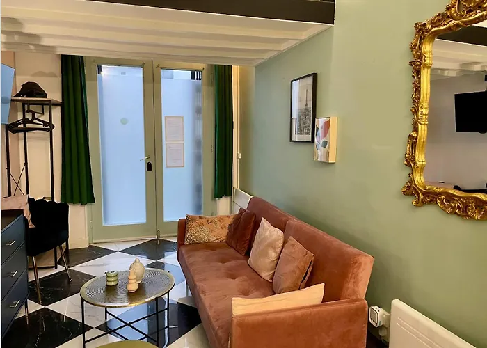 Delightful Studio For Two Montmartre