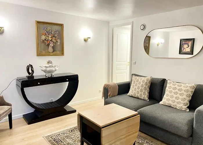 Luxury Apartment In The Golden Triangle - Paris