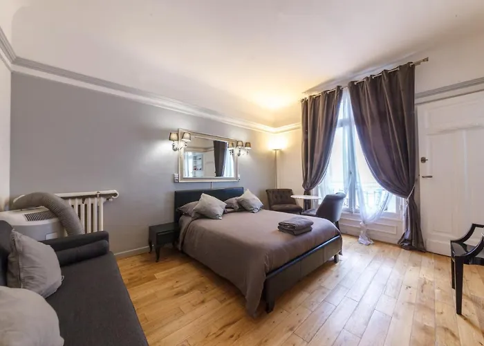 Private Studio - Avenue Des Champs-Elysees