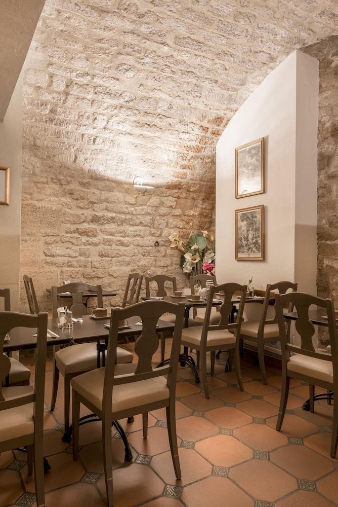 Le Petit Belloy Hotel