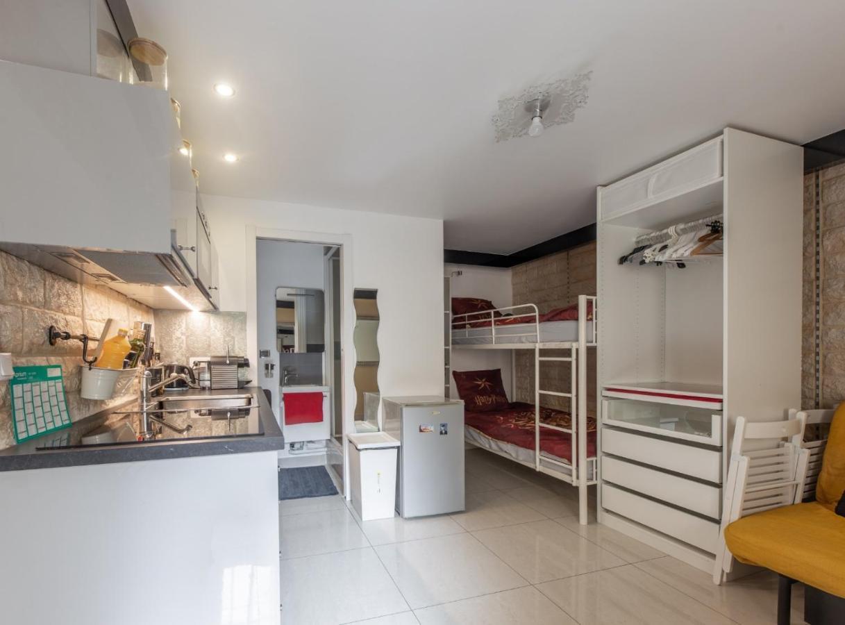Apartment A Et Desinfection Rigoureux Du Logis