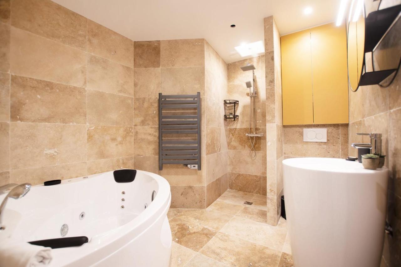Guestready - Studio With Jacuzzi In The 10 Th * Paris