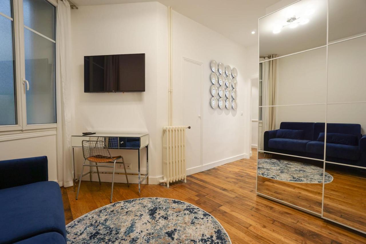 Large Flat At 2 Steps From The Eiffel Tower *